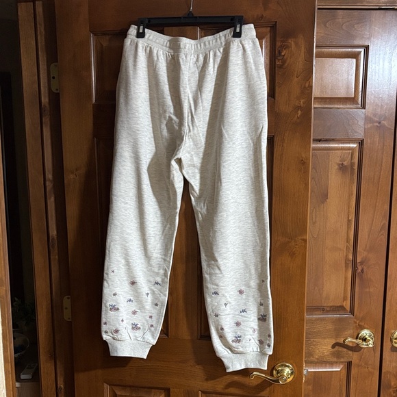 NWT Women's Light Gray Joggers with Embroidered Flowers 💐 - Picture 6 of 7